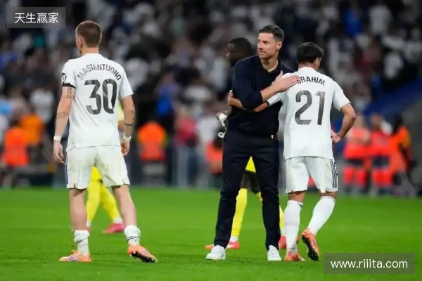 马卡：高层不满阿隆索西超杯半决赛战术；阿韦洛亚应变见效