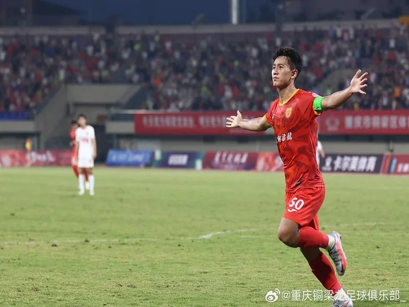 袁甲:重庆铜梁龙选刘建业带队征战中超,我很意外但钦佩这种勇气